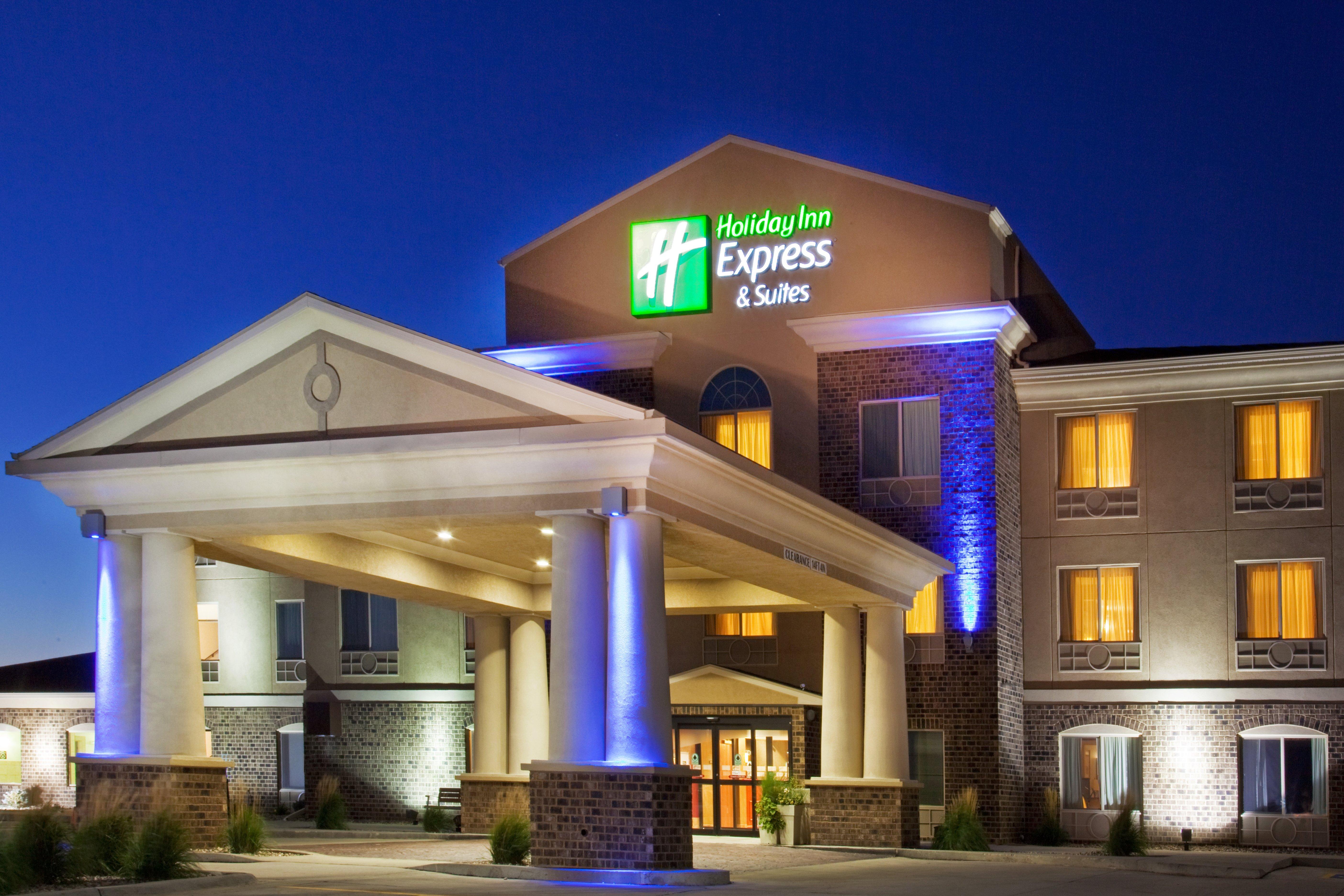 Holiday Inn Express & Suites Sioux Center By Ihg Exterior photo