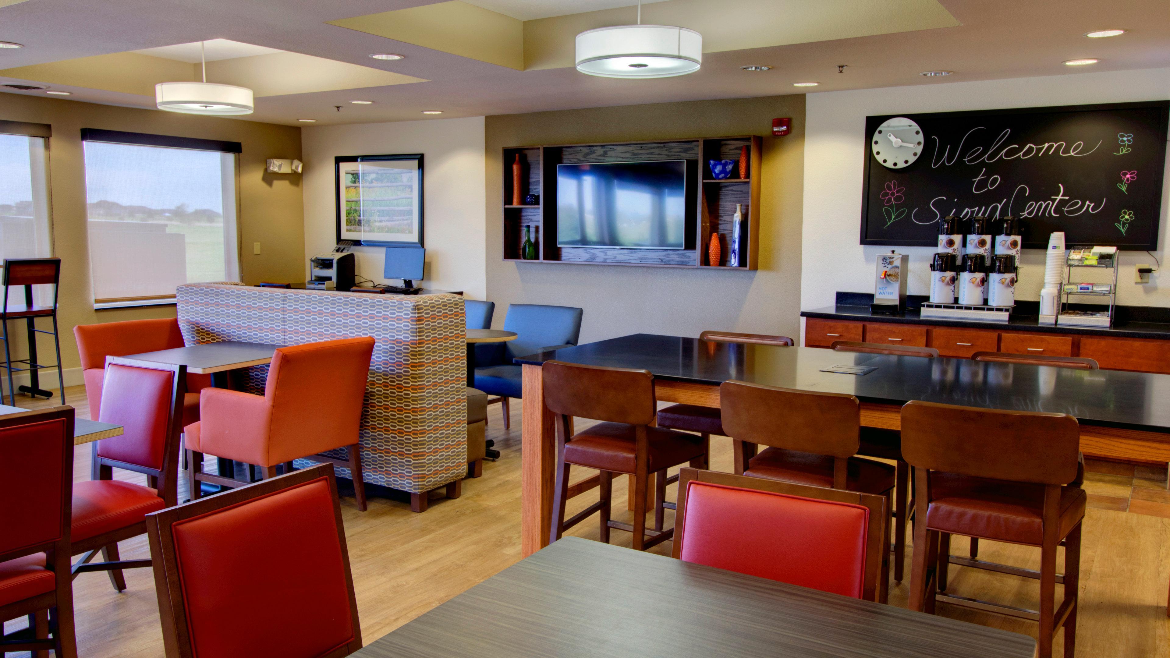 Holiday Inn Express & Suites Sioux Center By Ihg Exterior photo