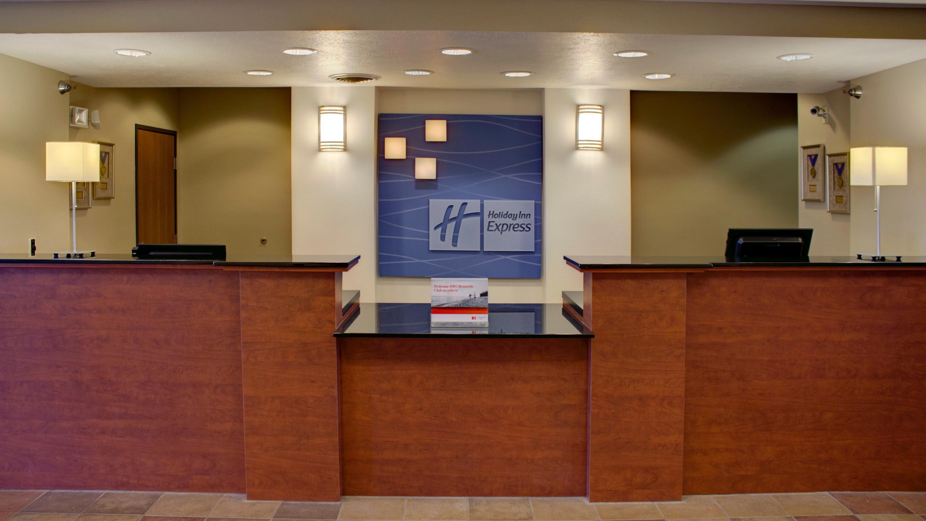 Holiday Inn Express & Suites Sioux Center By Ihg Exterior photo