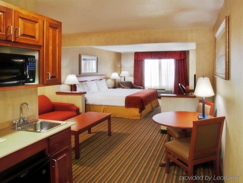 Holiday Inn Express & Suites Sioux Center By Ihg Exterior photo