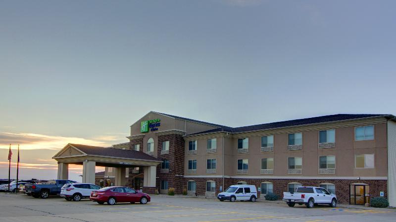 Holiday Inn Express & Suites Sioux Center By Ihg Exterior photo