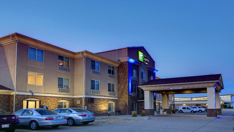 Holiday Inn Express & Suites Sioux Center By Ihg Exterior photo