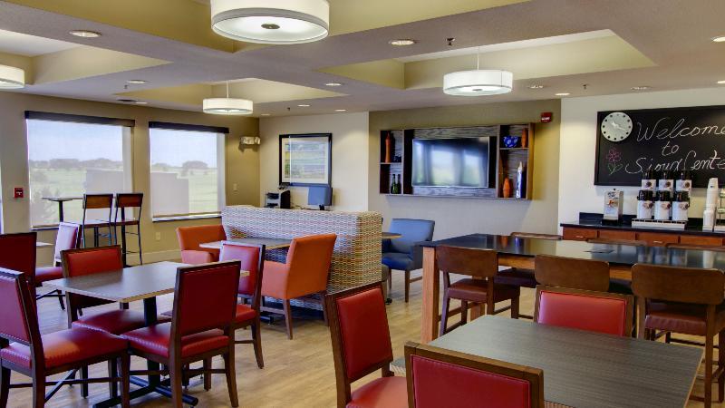 Holiday Inn Express & Suites Sioux Center By Ihg Exterior photo